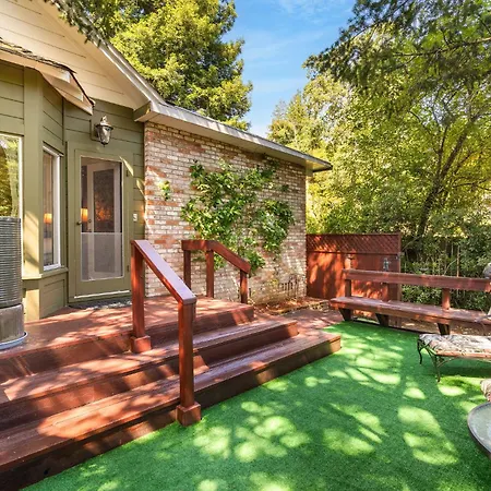 Foothill House-2