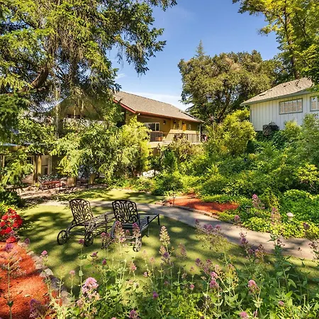 Foothill House-3